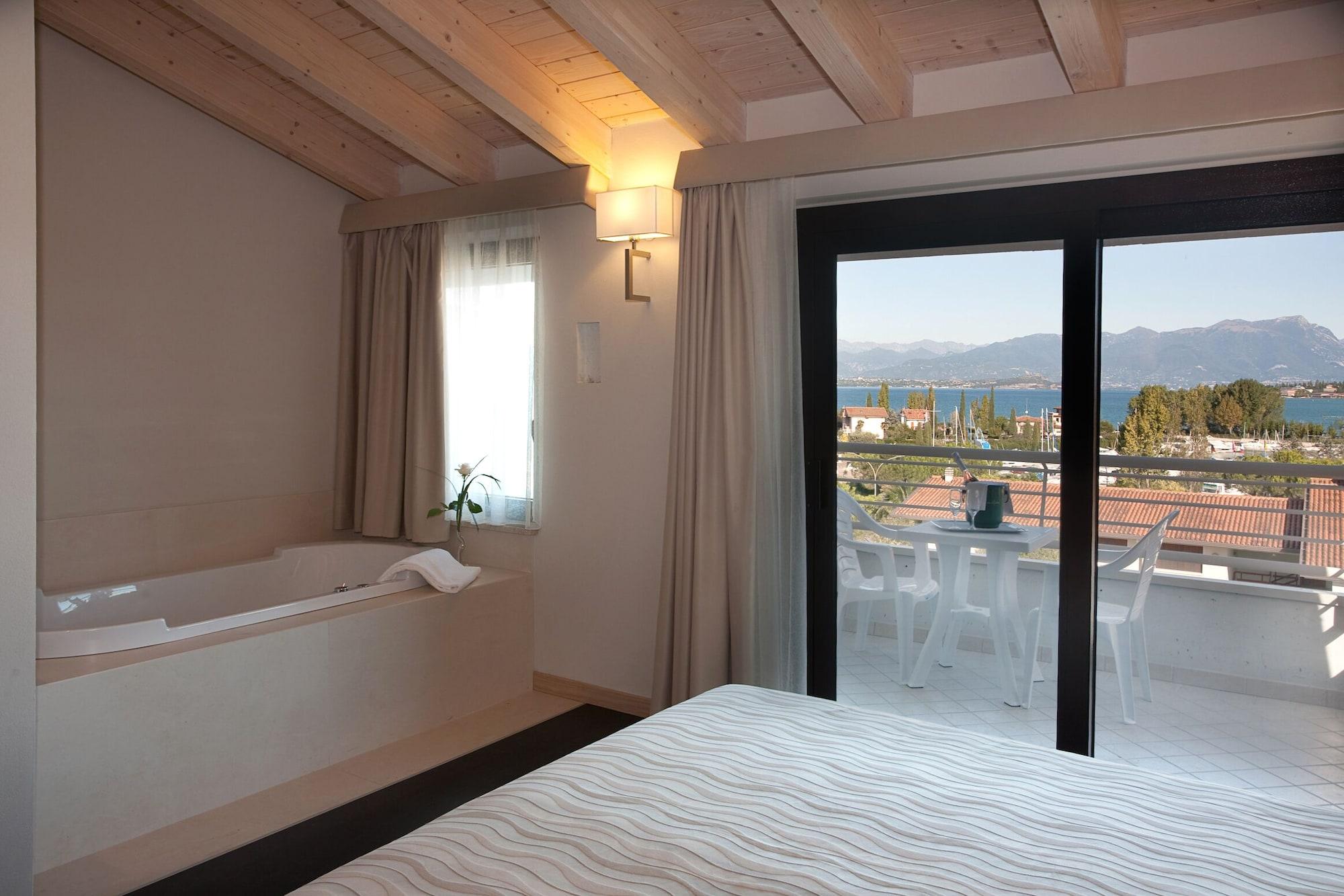 Hotel Porto Azzurro シルミオーネ エクステリア 写真