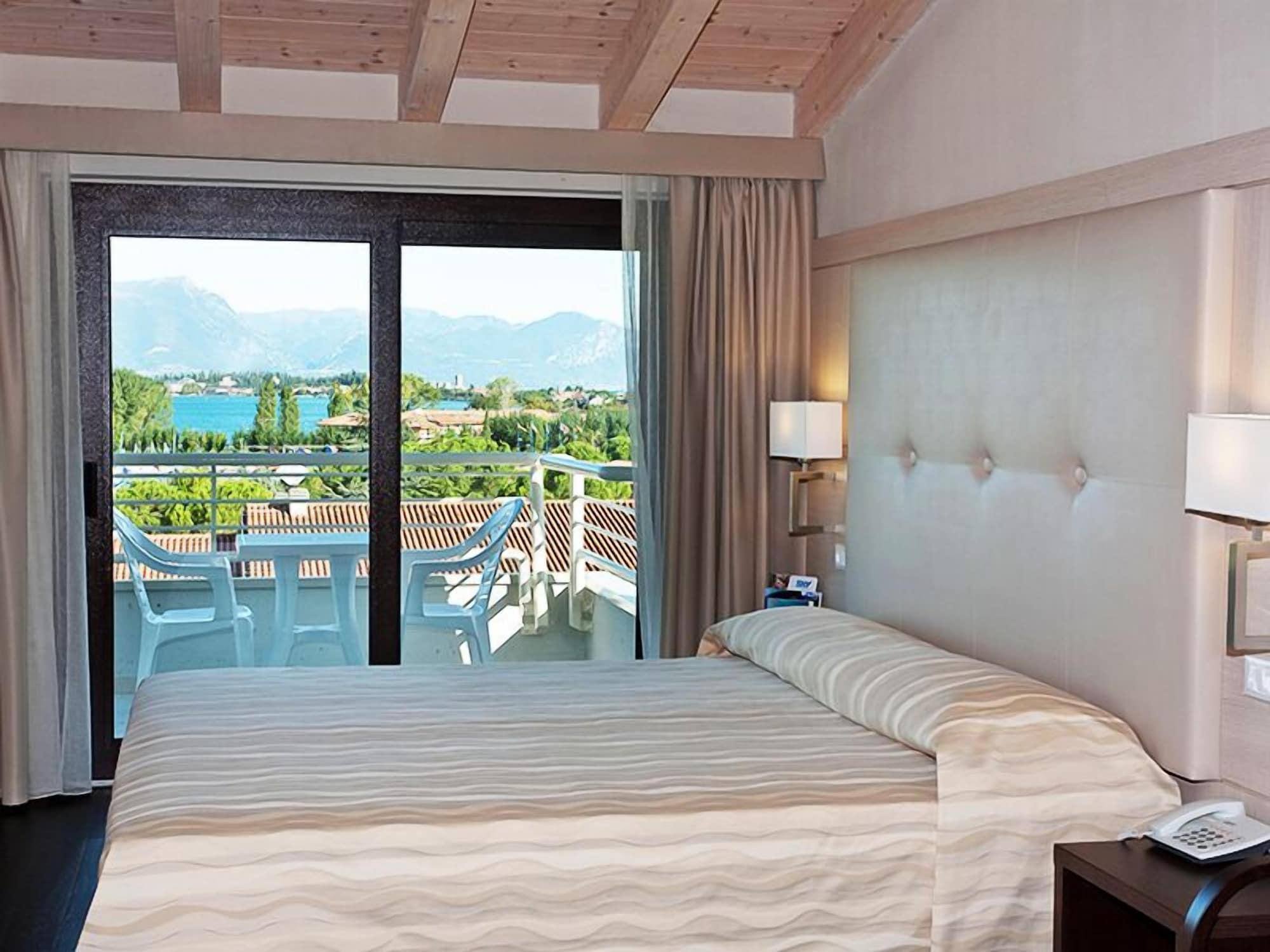 Hotel Porto Azzurro シルミオーネ エクステリア 写真