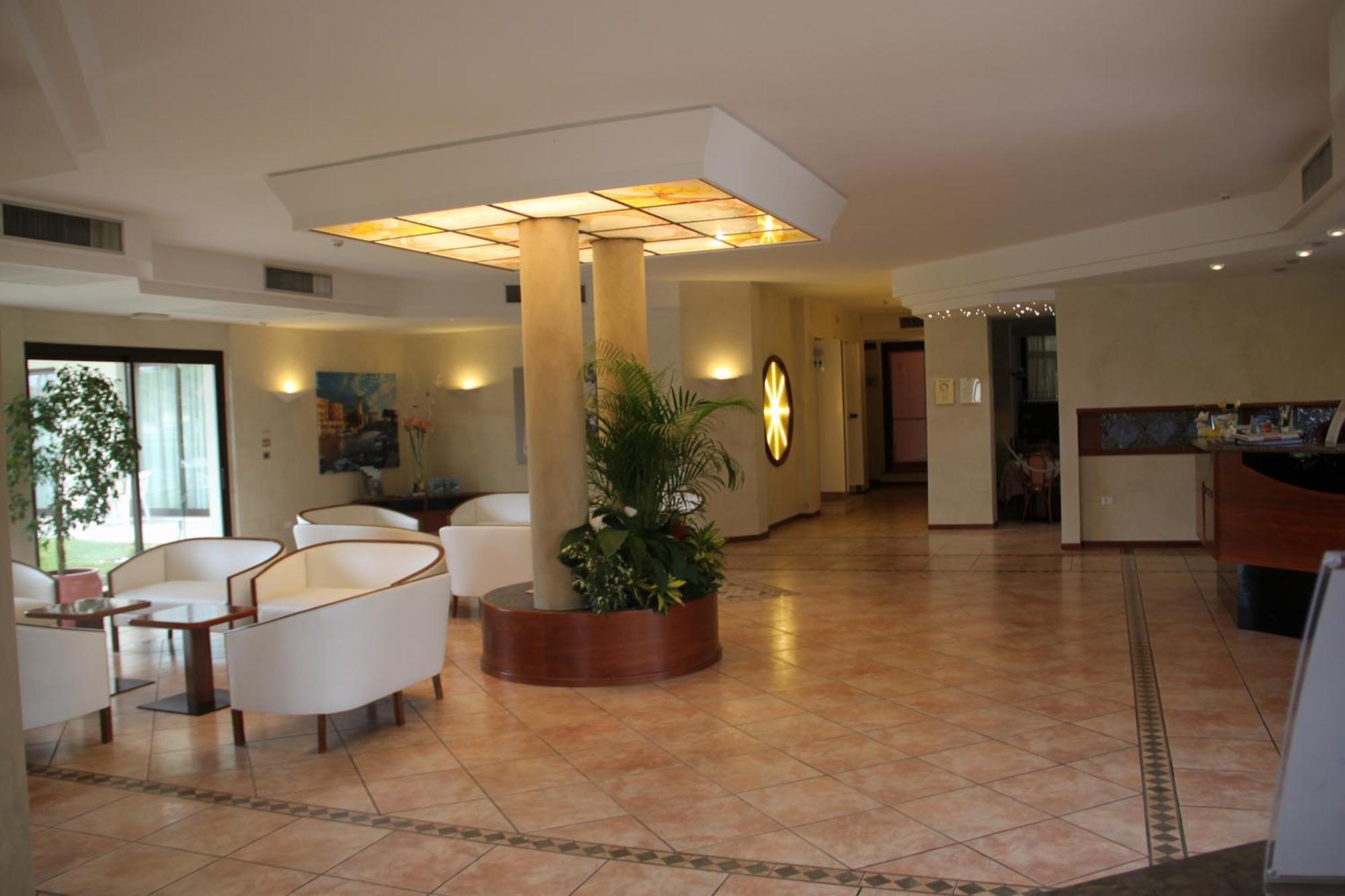 Hotel Porto Azzurro シルミオーネ エクステリア 写真