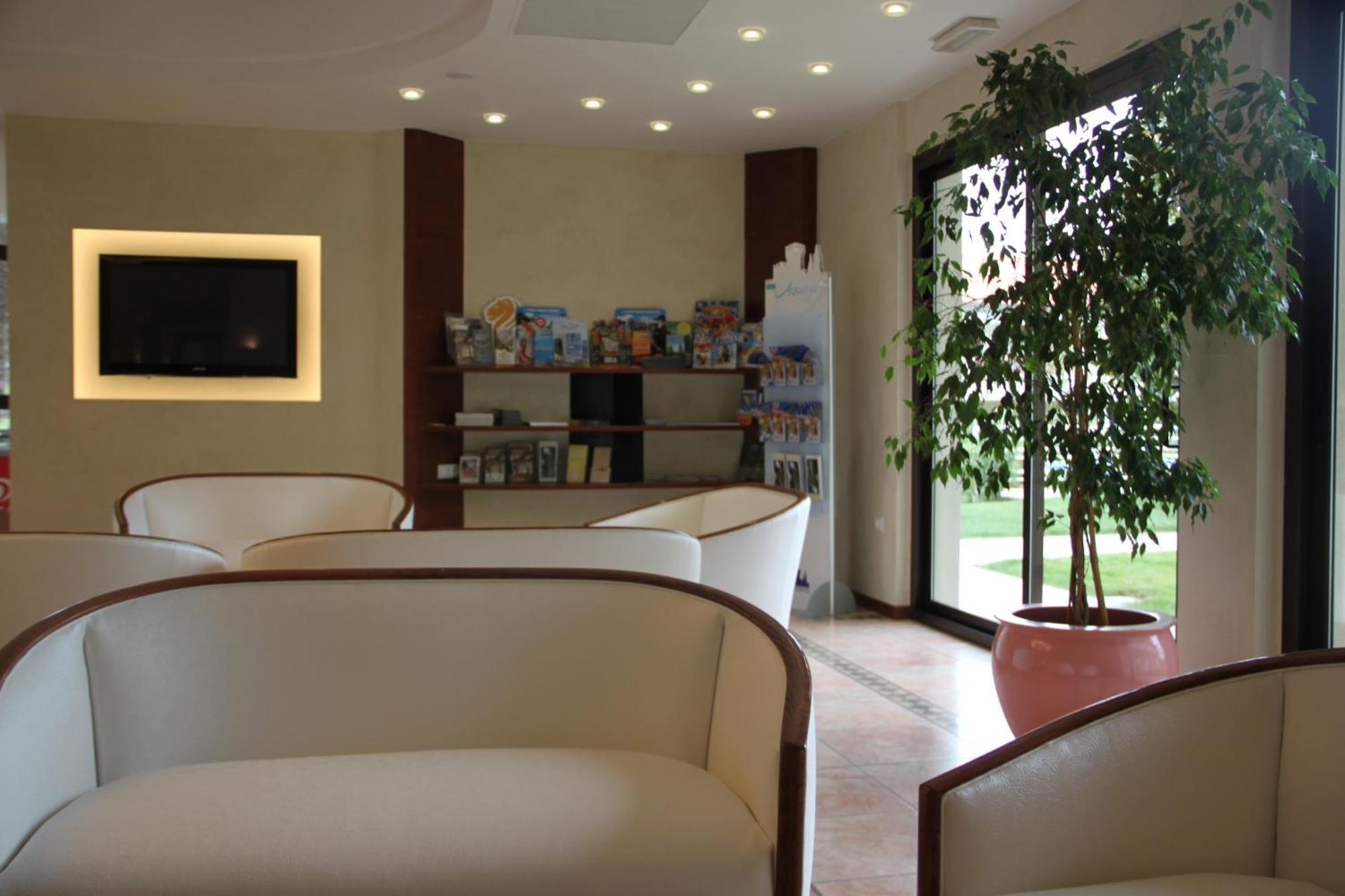 Hotel Porto Azzurro シルミオーネ エクステリア 写真