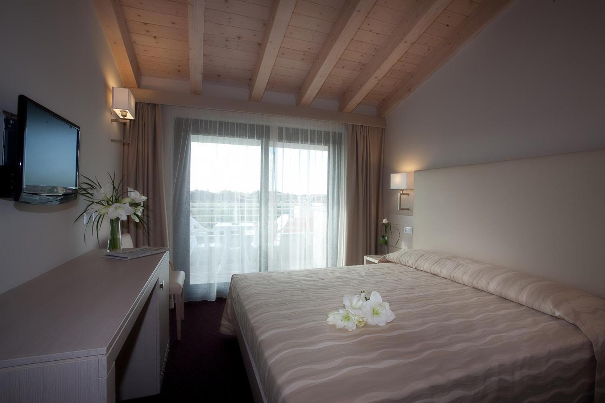 Hotel Porto Azzurro シルミオーネ エクステリア 写真
