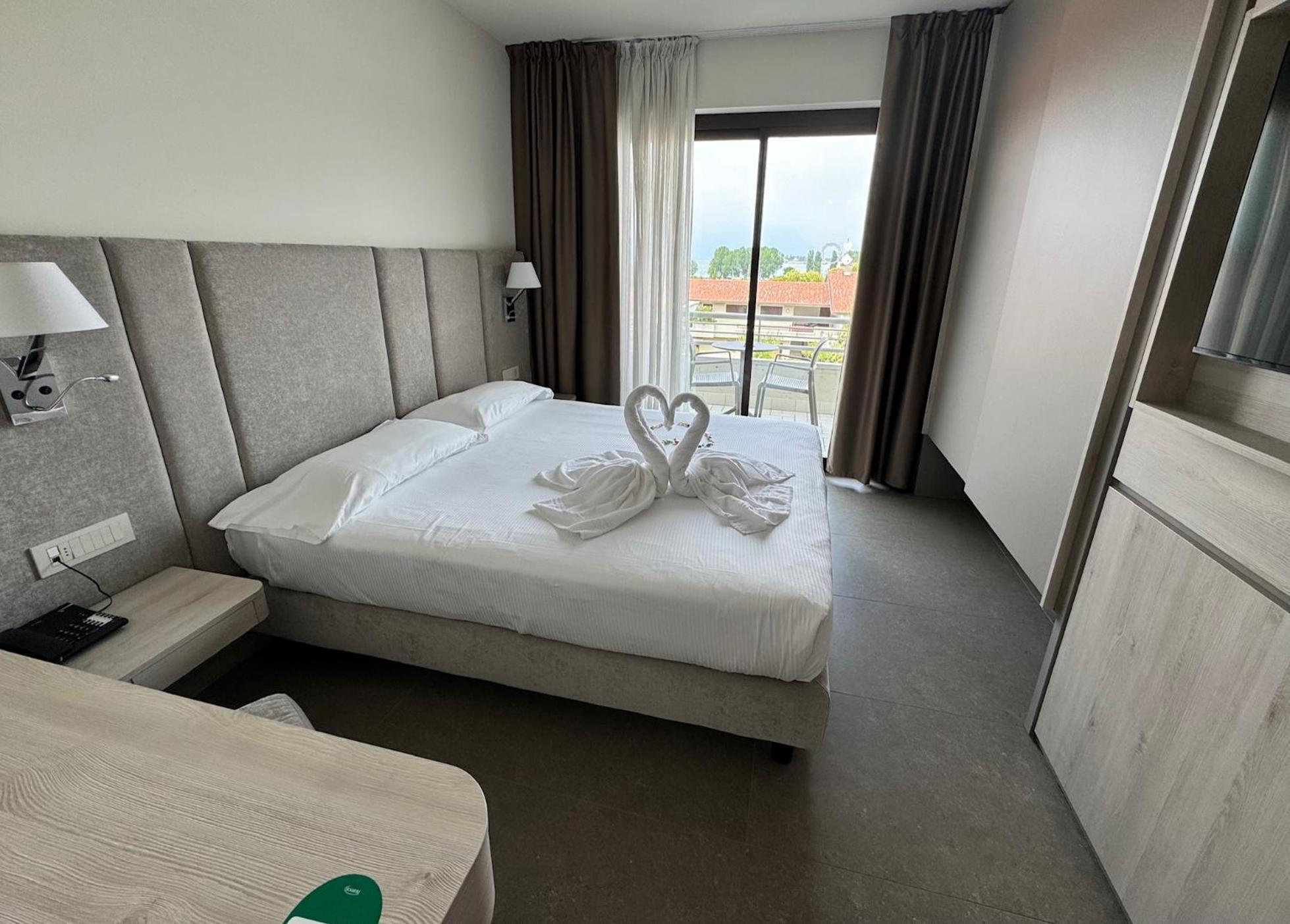 Hotel Porto Azzurro シルミオーネ エクステリア 写真