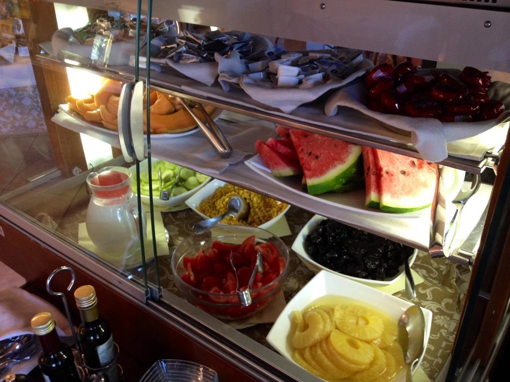 Hotel Porto Azzurro シルミオーネ エクステリア 写真